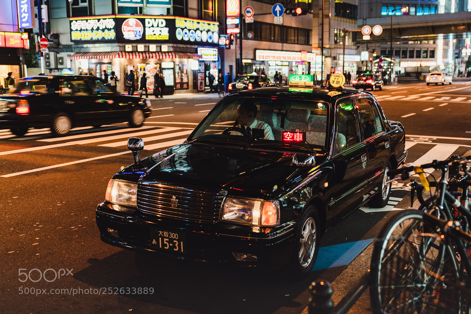 Sony a7R III sample photo. Taxi stand photography