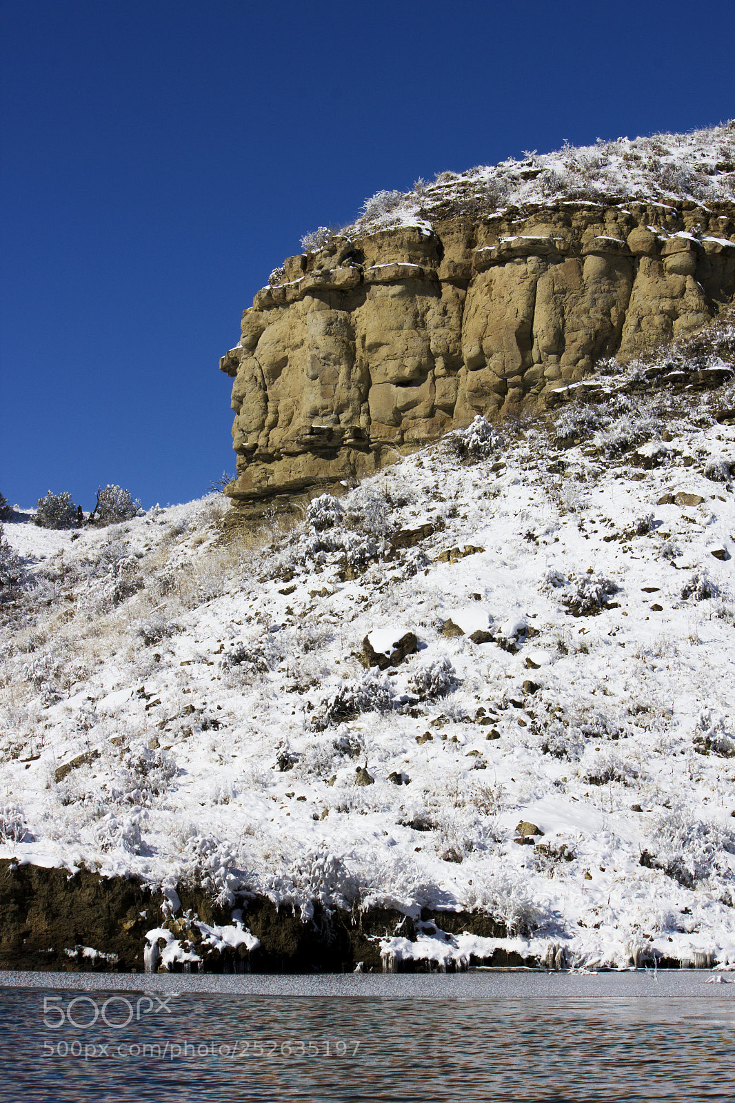 Canon EOS 550D (EOS Rebel T2i / EOS Kiss X4) sample photo. Snowy rock formations pueblo photography