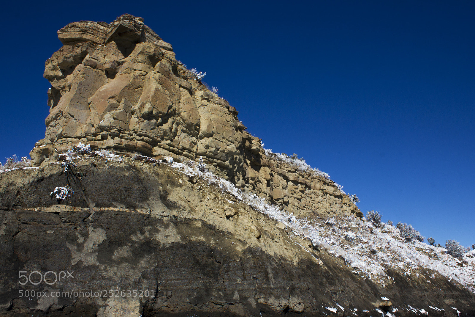 Canon EOS 550D (EOS Rebel T2i / EOS Kiss X4) sample photo. Snowy rock formations pueblo photography