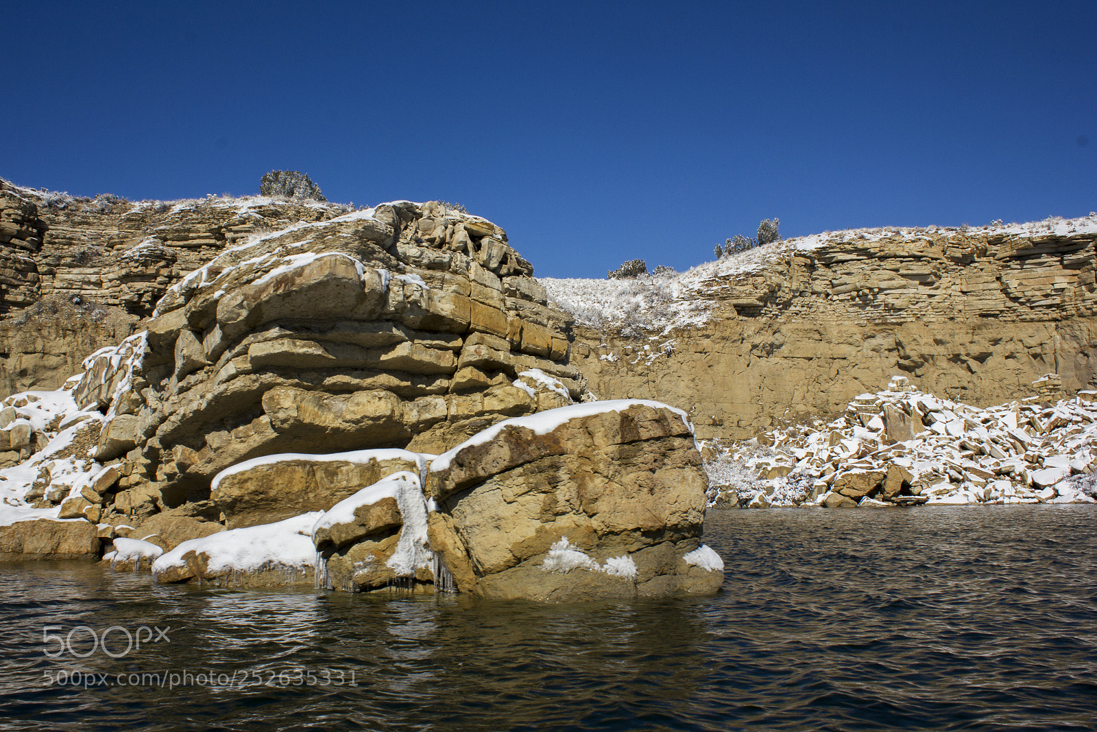 Canon EOS 550D (EOS Rebel T2i / EOS Kiss X4) sample photo. Snowy rock formations pueblo photography