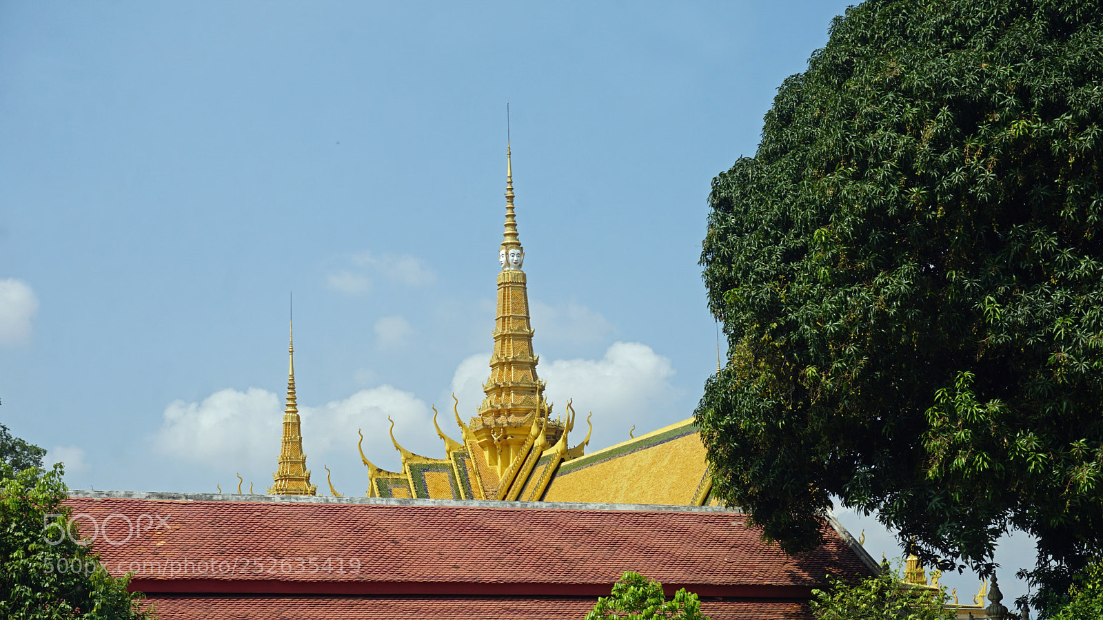 Sony a6000 sample photo. Phnom penh temple photography