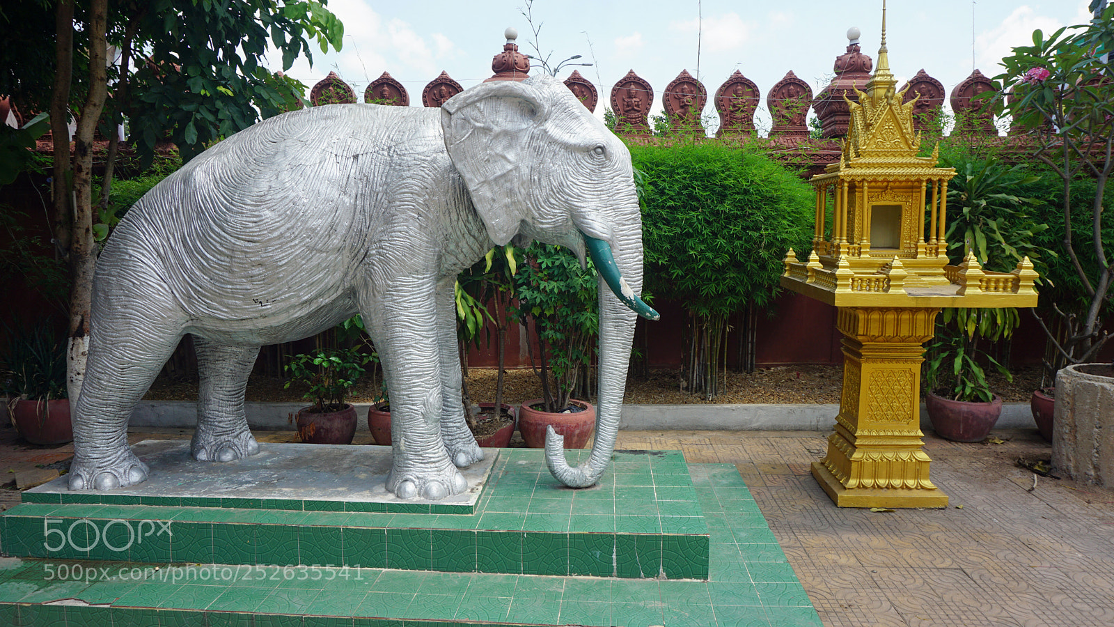Sony a6000 sample photo. Phnom penh temple photography