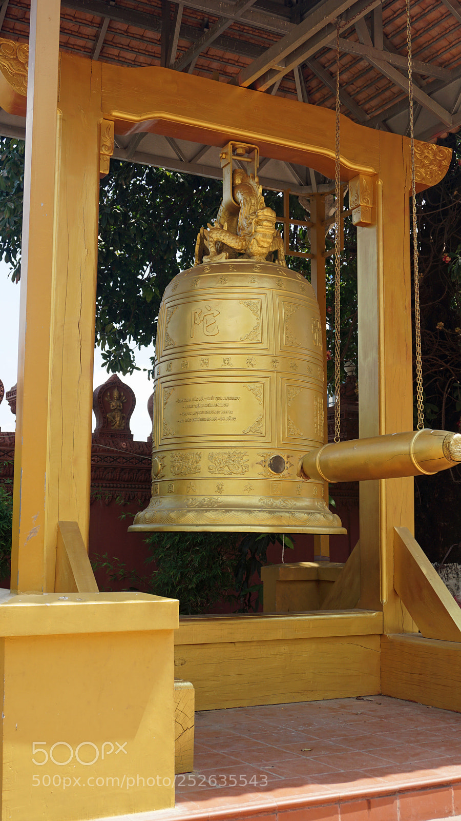 Sony a6000 sample photo. Phnom penh temple photography