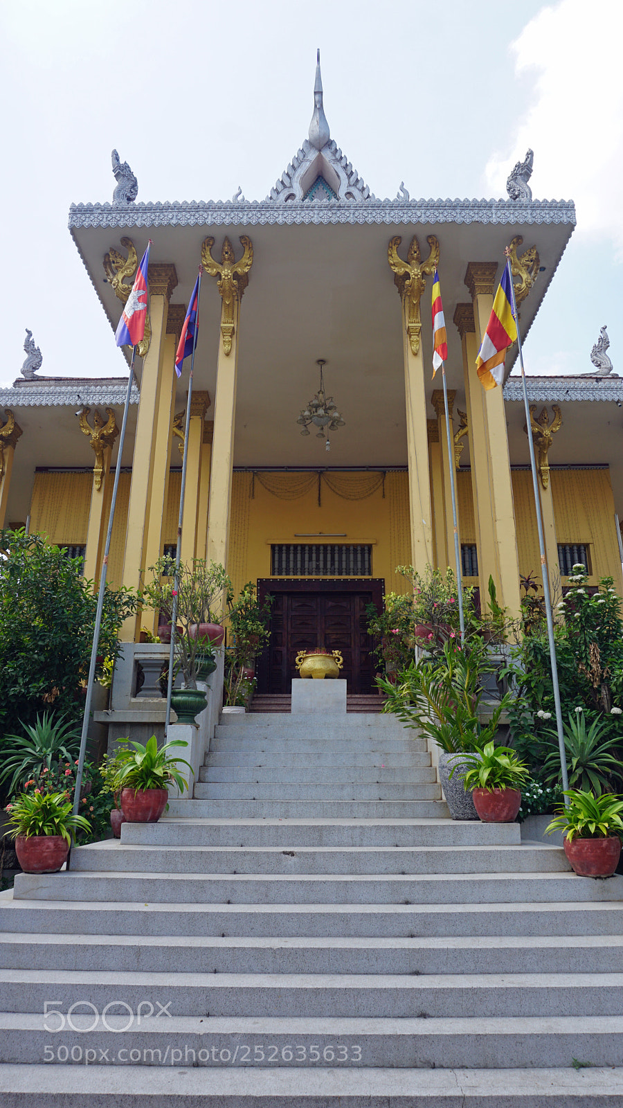 Sony a6000 sample photo. Phnom penh temple photography