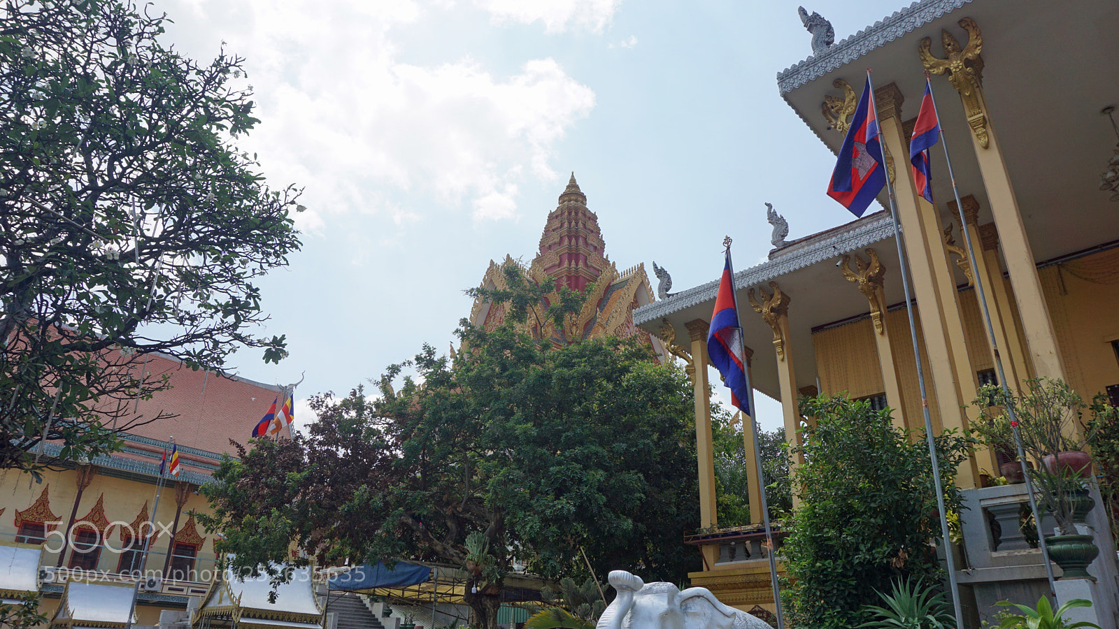 Sony a6000 sample photo. Phnom penh temple photography