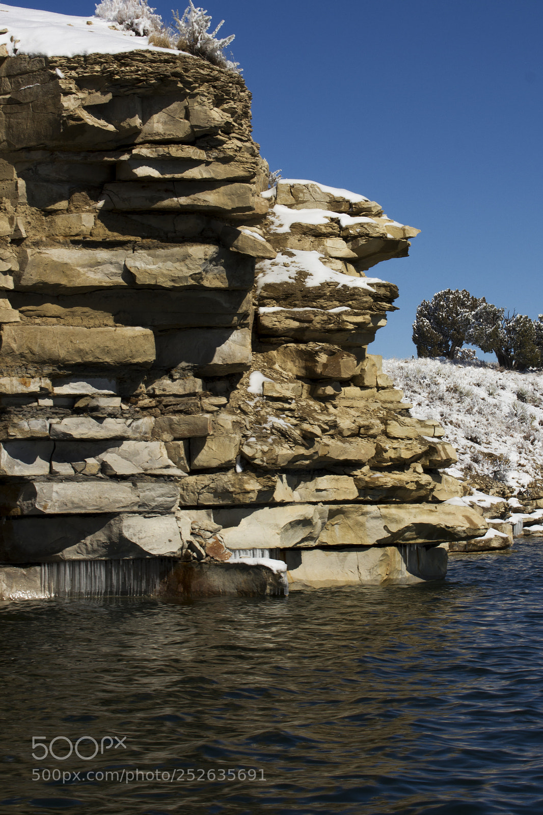 Canon EOS 550D (EOS Rebel T2i / EOS Kiss X4) sample photo. Snowy rock formations pueblo photography