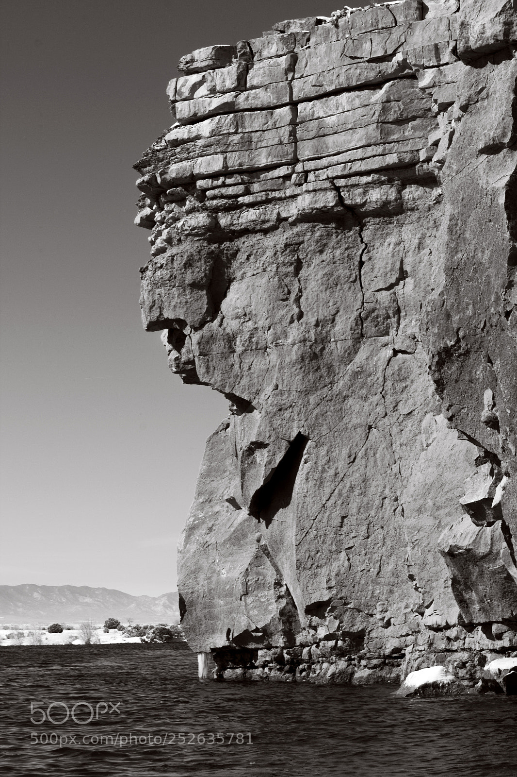 Canon EOS 550D (EOS Rebel T2i / EOS Kiss X4) sample photo. Snowy rock formations pueblo photography