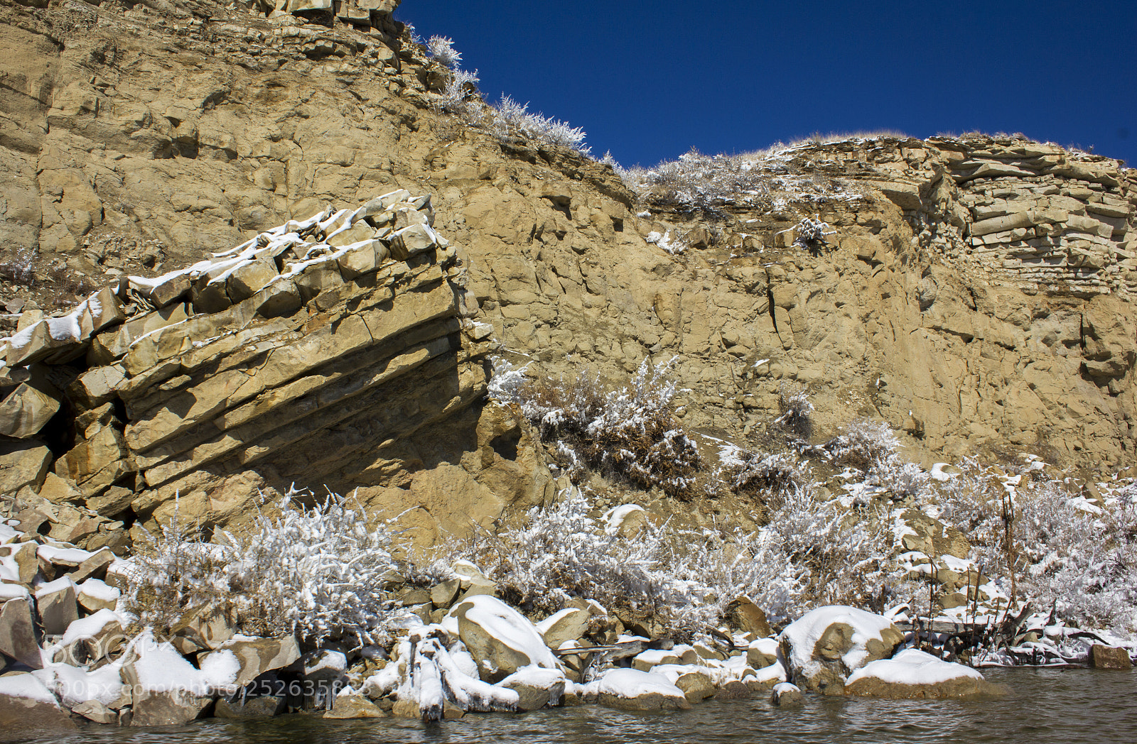 Canon EOS 550D (EOS Rebel T2i / EOS Kiss X4) sample photo. Snowy rock formations pueblo photography