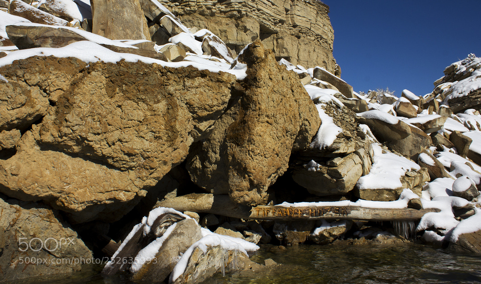 Canon EOS 550D (EOS Rebel T2i / EOS Kiss X4) sample photo. Snowy rock formations pueblo photography