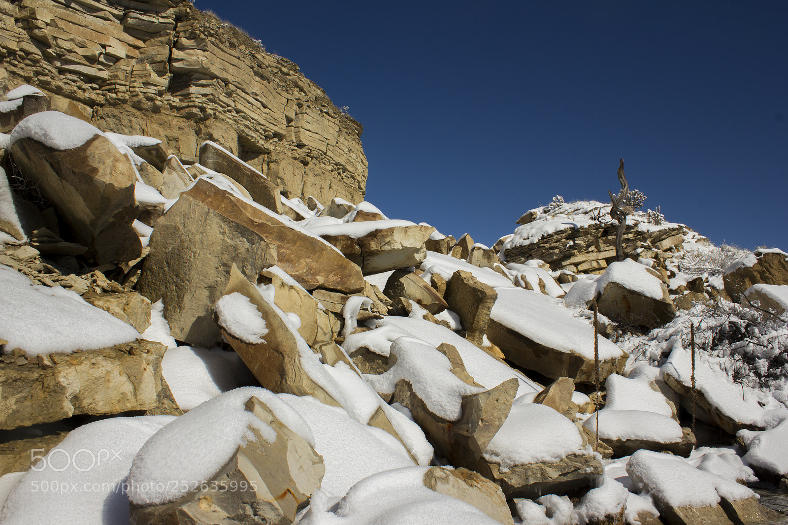 Canon EOS 550D (EOS Rebel T2i / EOS Kiss X4) sample photo. Snowy rock formations pueblo photography