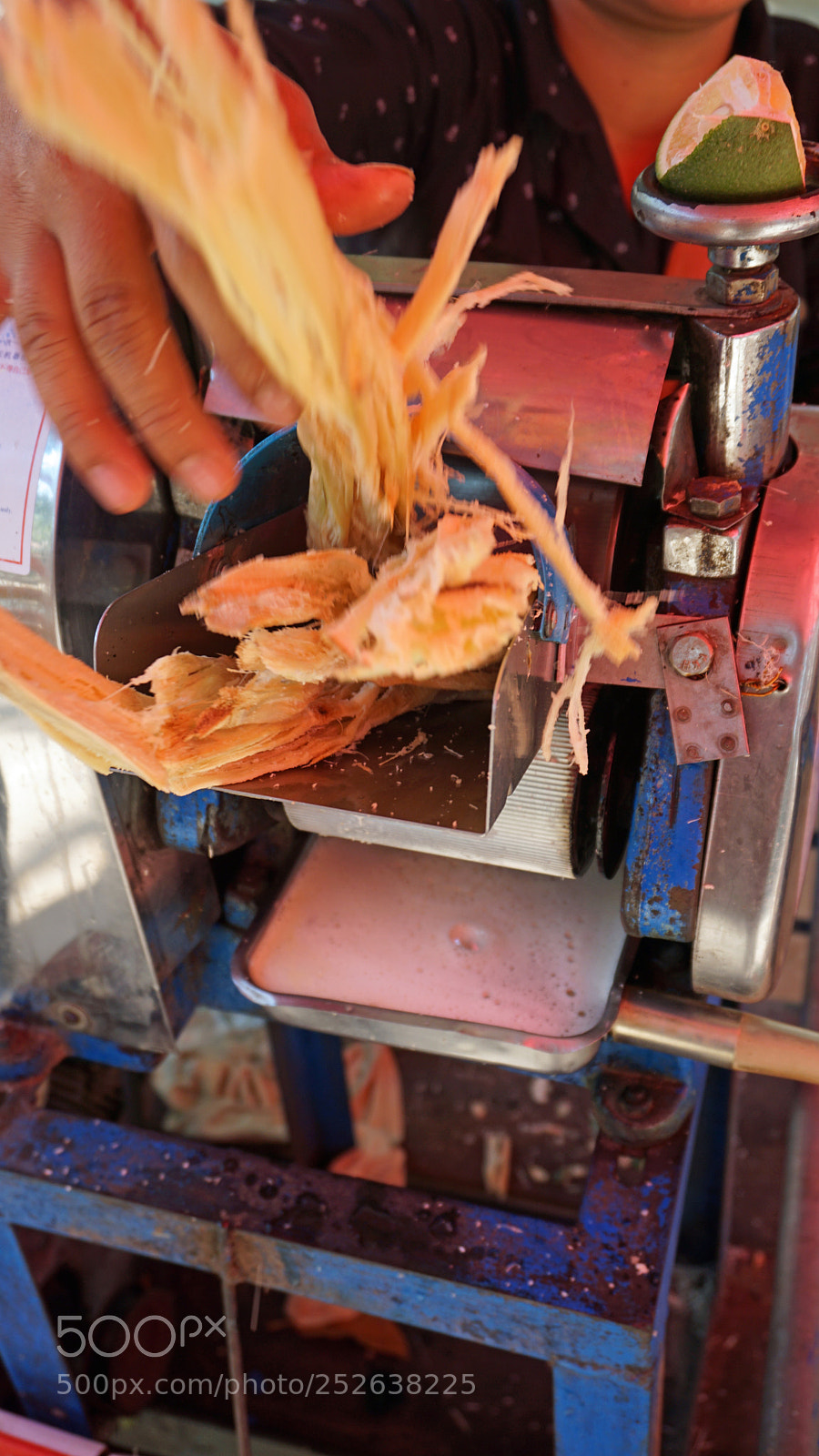 Sony a6000 sample photo. Battambang street market photography