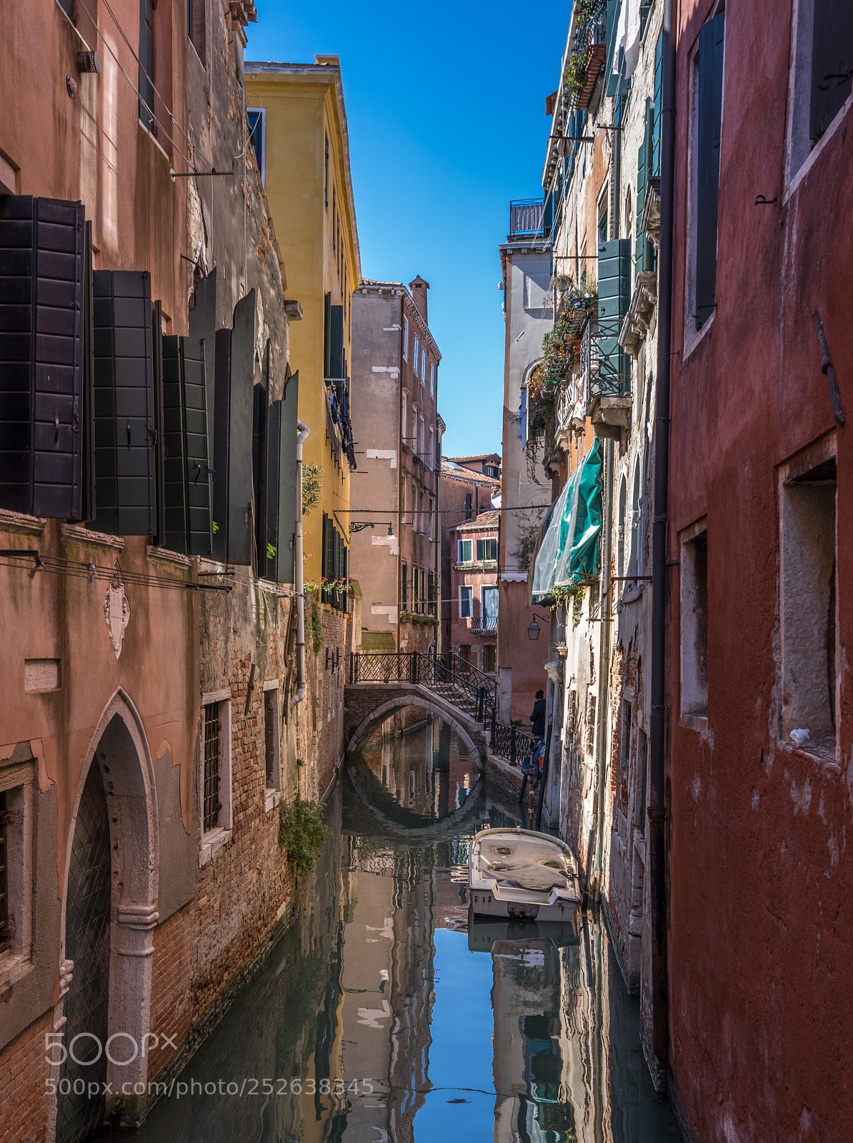 Sony a7 III sample photo. "on narrow channels" photography