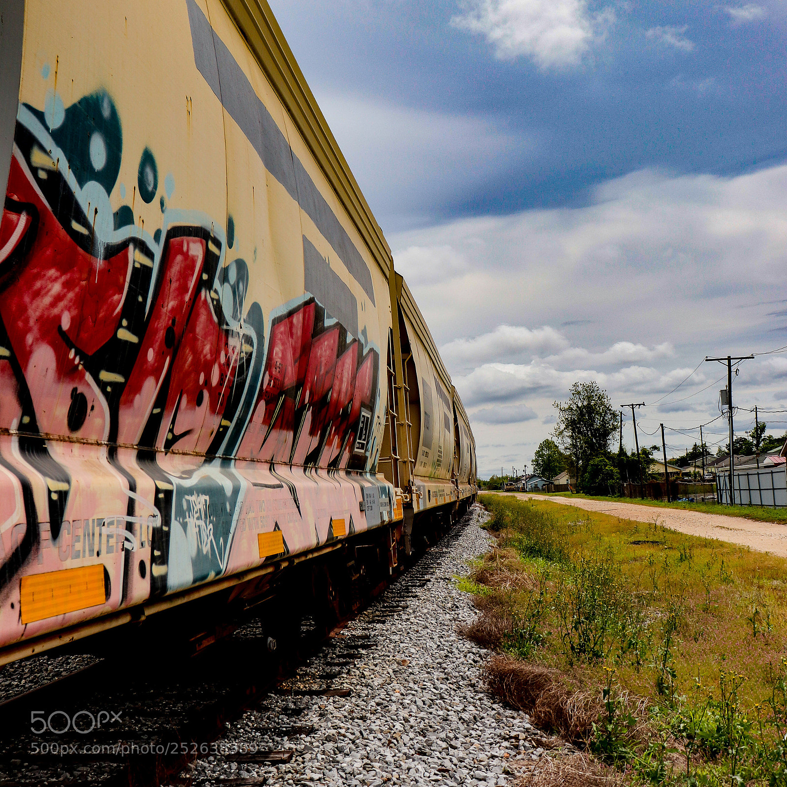 Canon EOS 200D (EOS Rebel SL2 / EOS Kiss X9) sample photo. Graffiti car photography