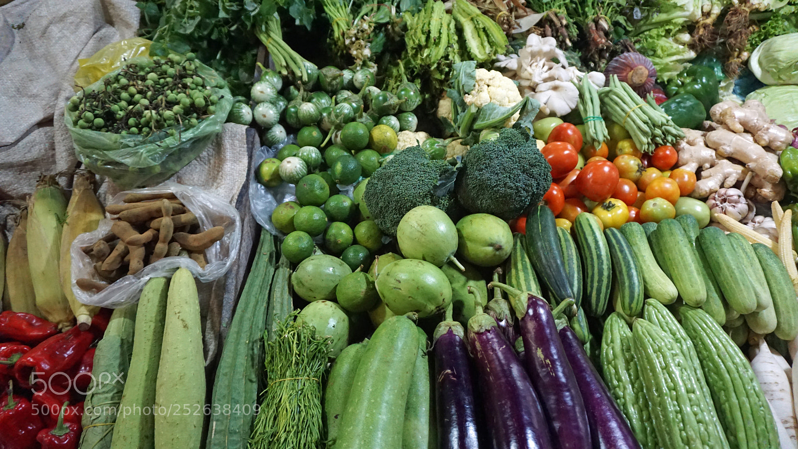 Sony a6000 sample photo. Battambang street market photography