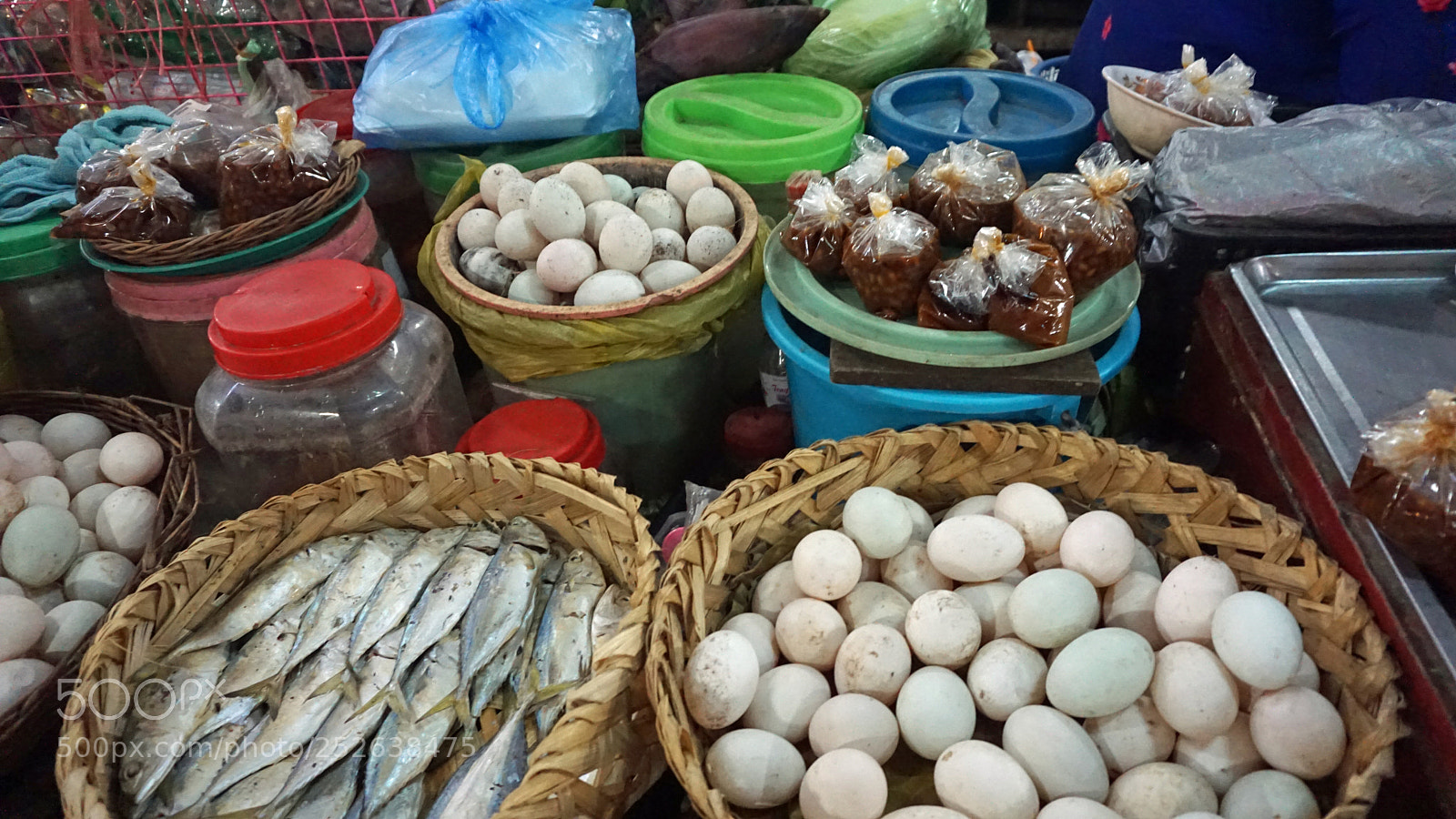 Sony a6000 sample photo. Battambang street market photography