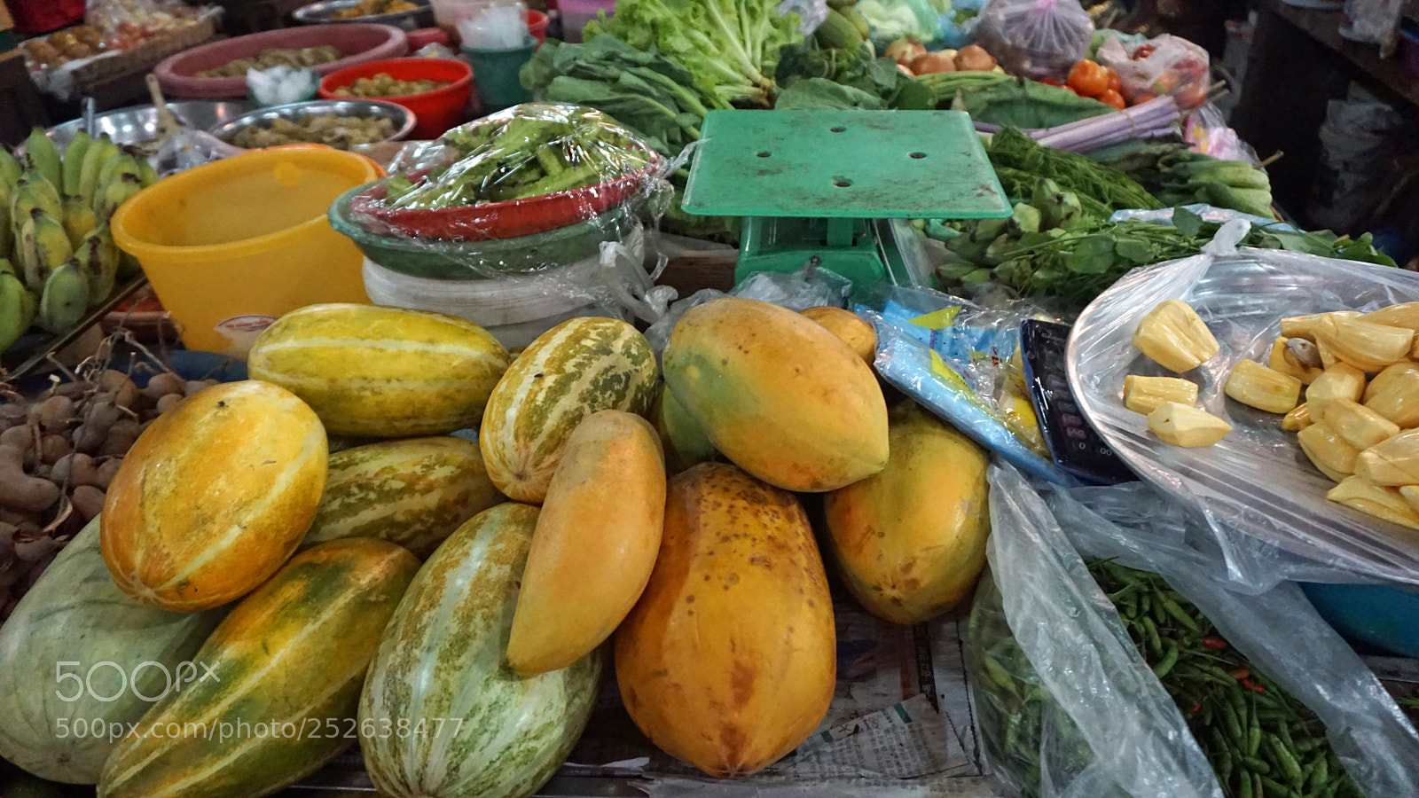 Sony a6000 sample photo. Battambang street market photography