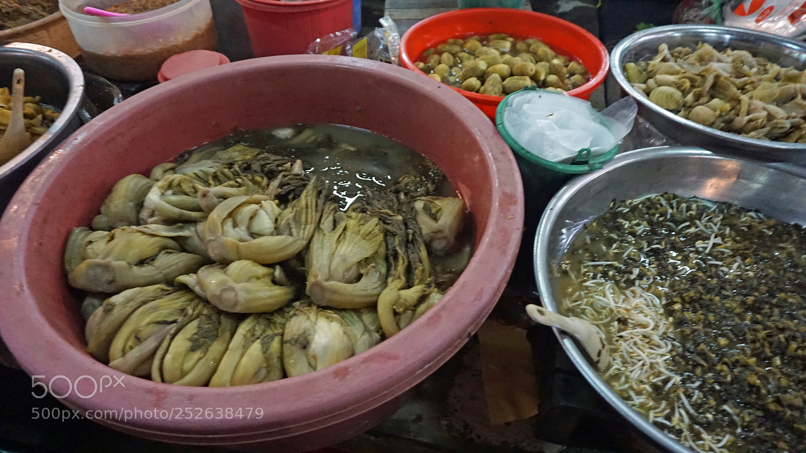 Sony a6000 sample photo. Battambang street market photography