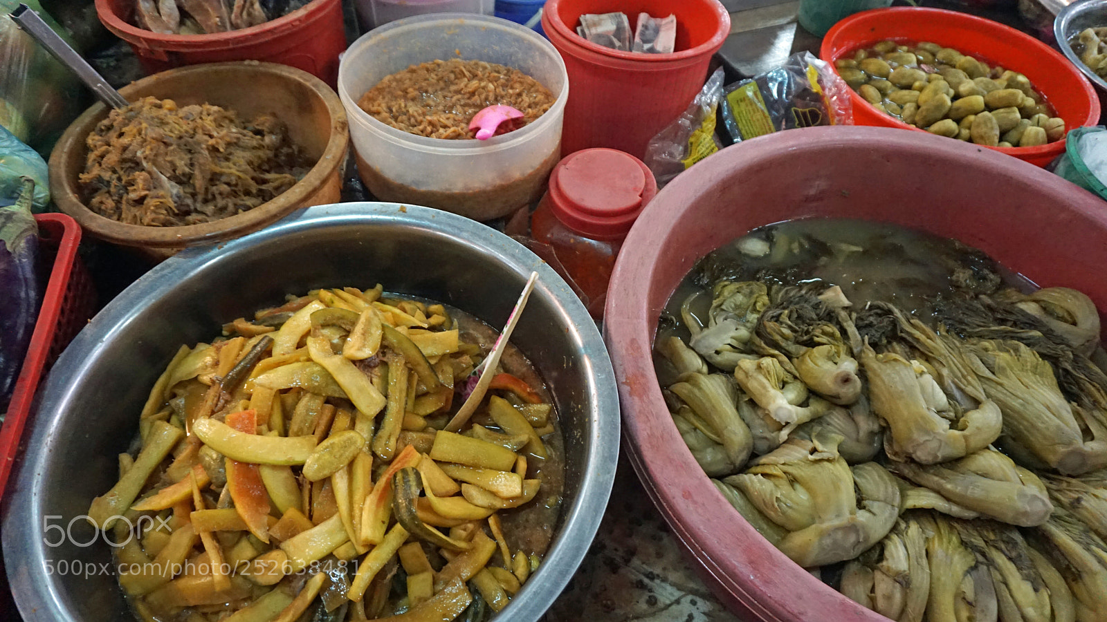 Sony a6000 sample photo. Battambang street market photography