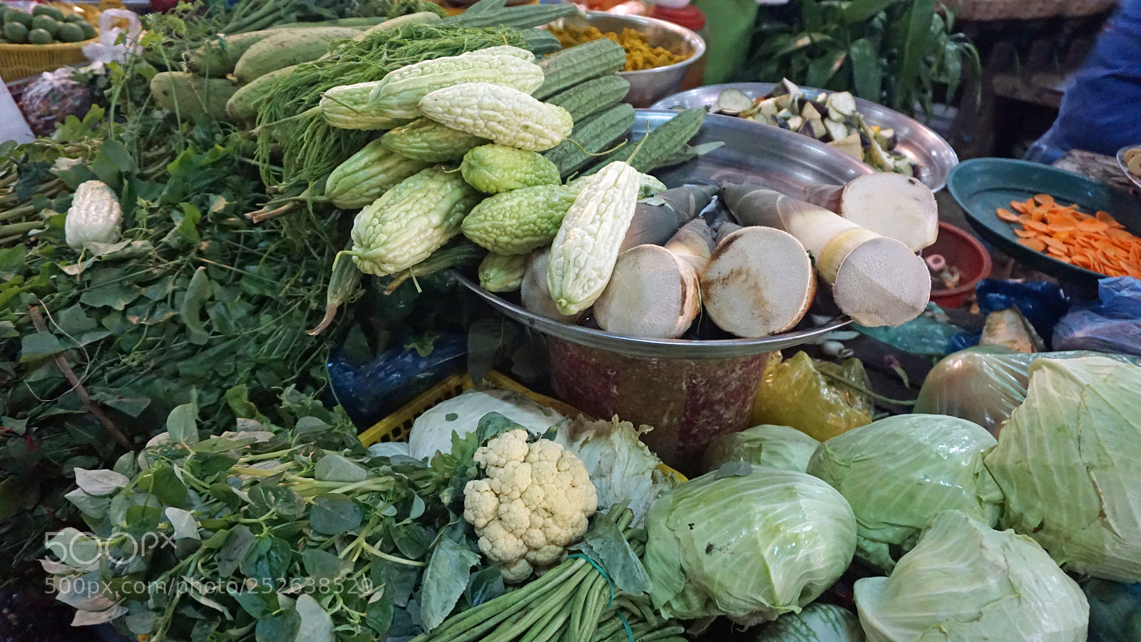 Sony a6000 sample photo. Battambang street market photography