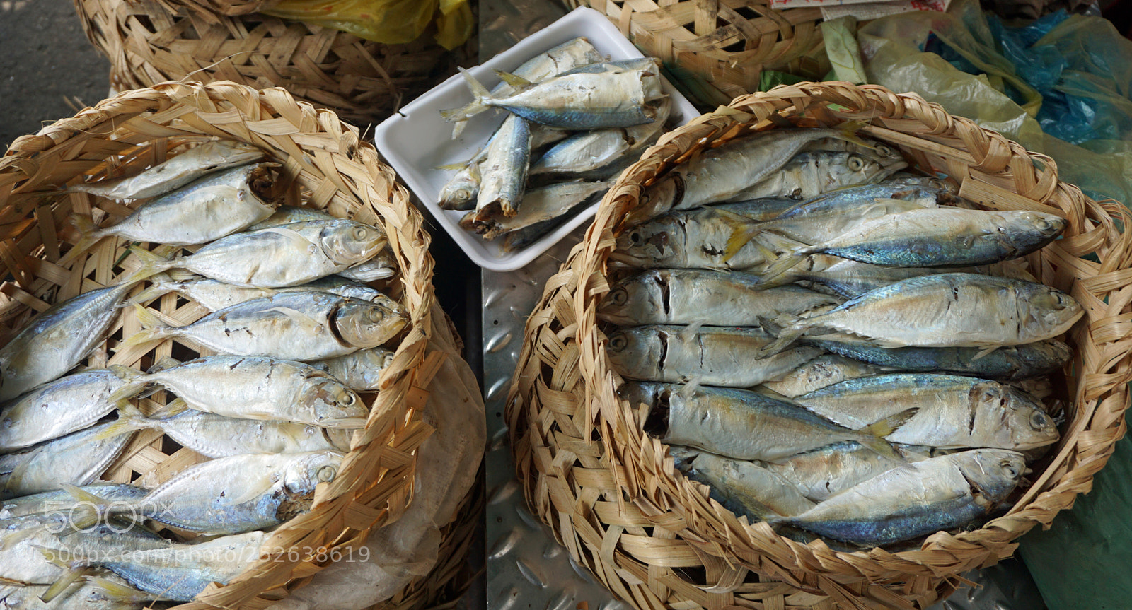 Sony a6000 sample photo. Market in phnom penh photography
