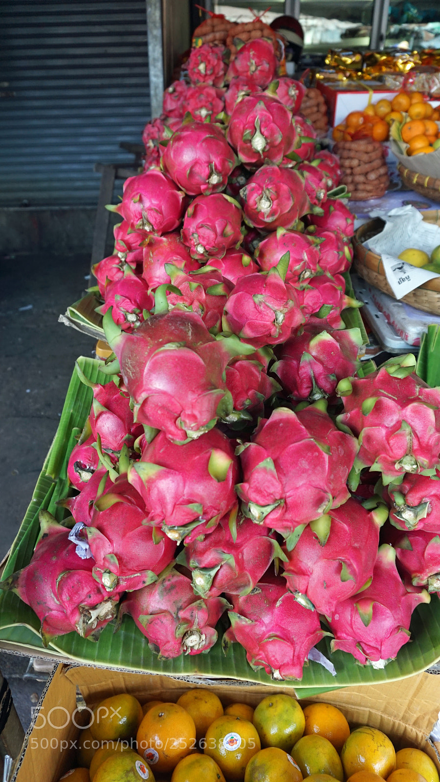 Sony a6000 sample photo. Market in phnom penh photography