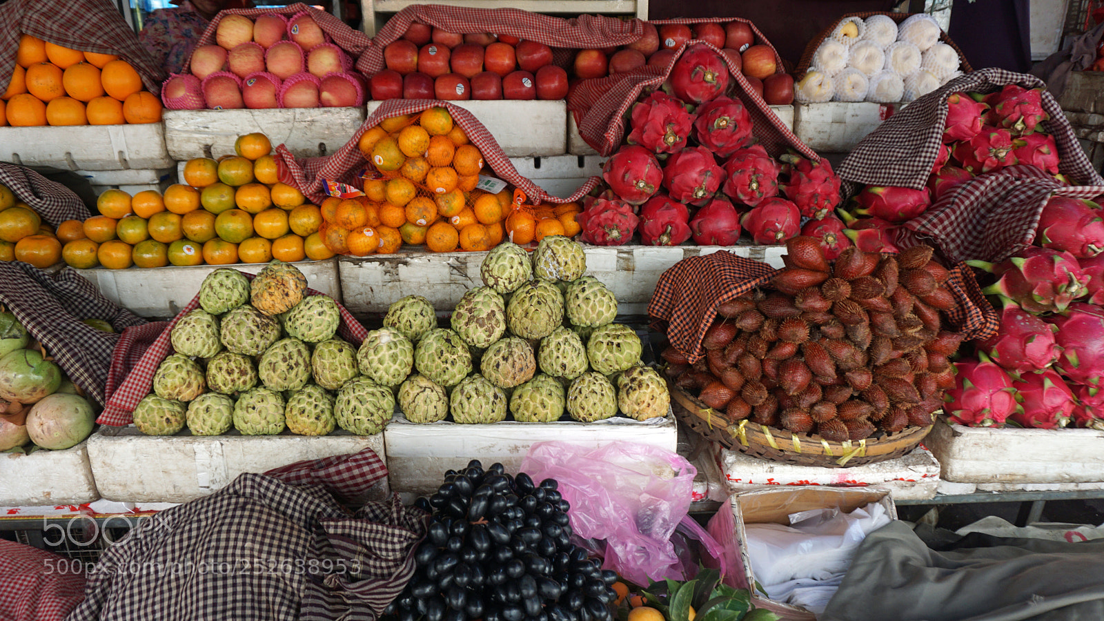 Sony a6000 sample photo. Market in phnom penh photography