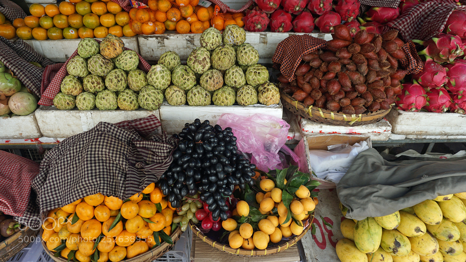 Sony a6000 sample photo. Market in phnom penh photography
