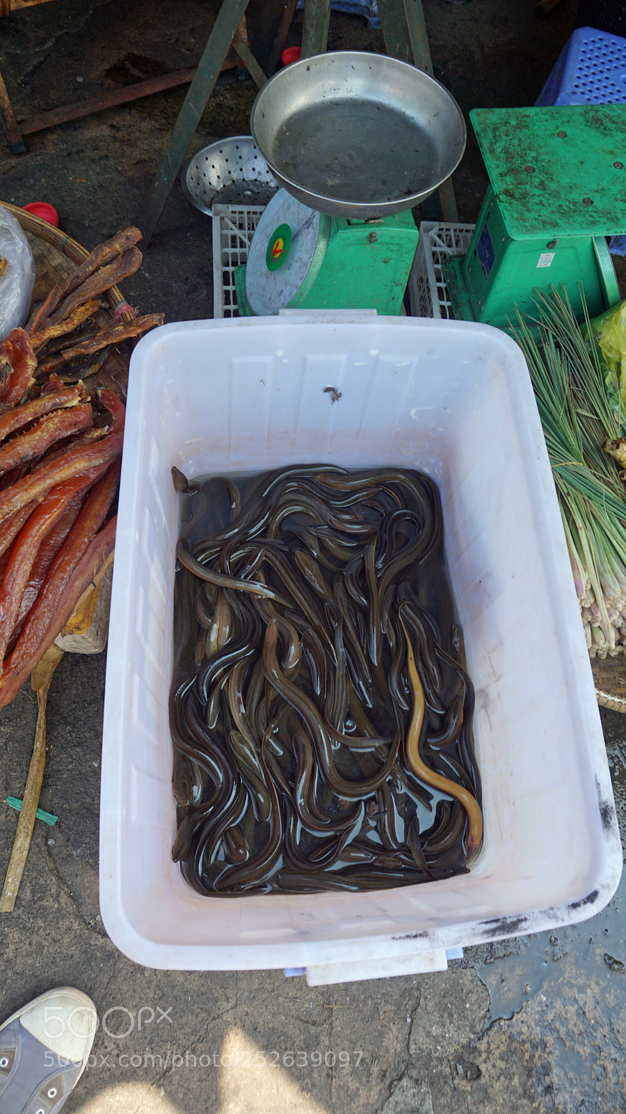 Sony a6000 sample photo. Market in phnom penh photography
