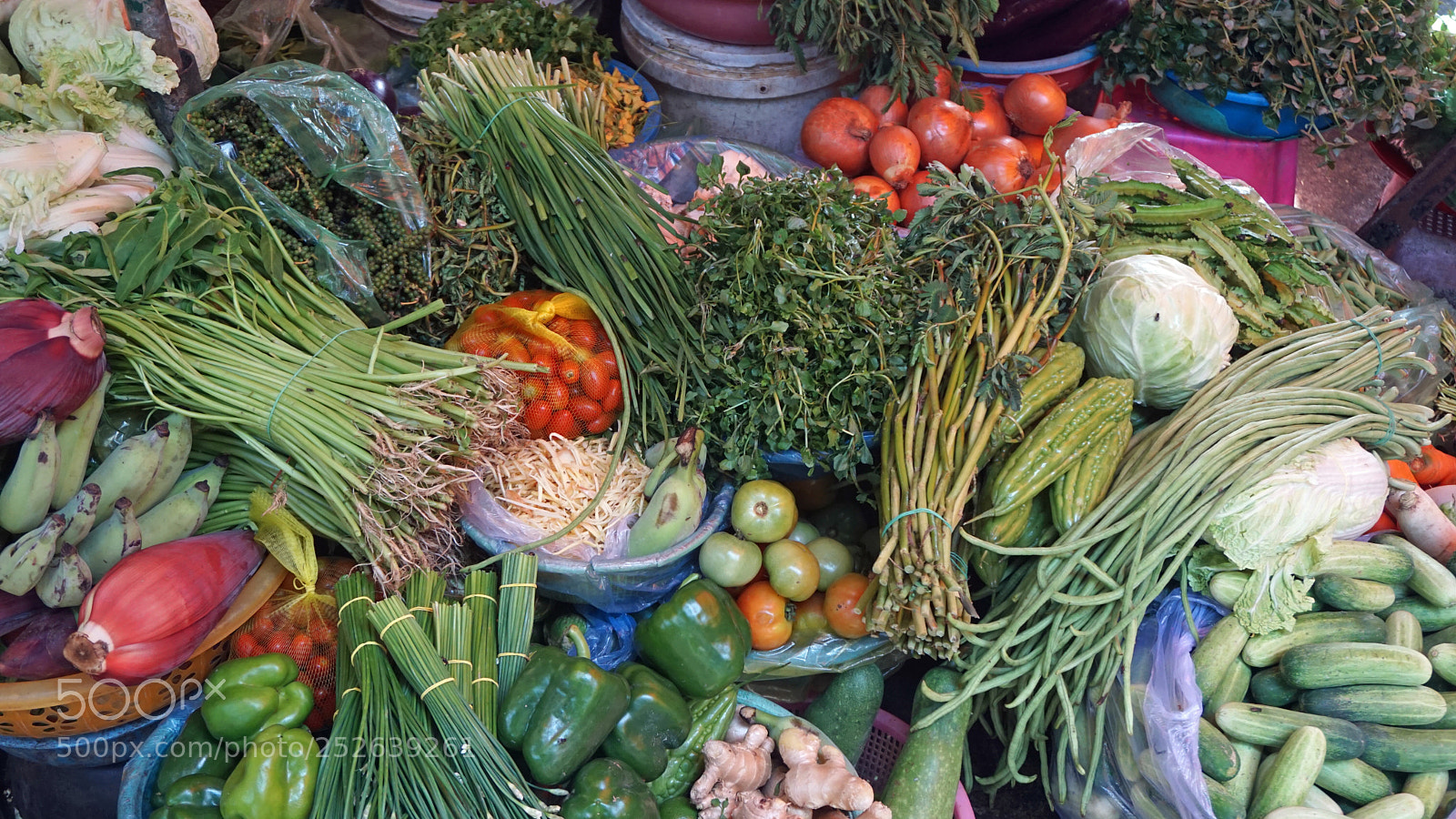 Sony a6000 sample photo. Market in phnom penh photography