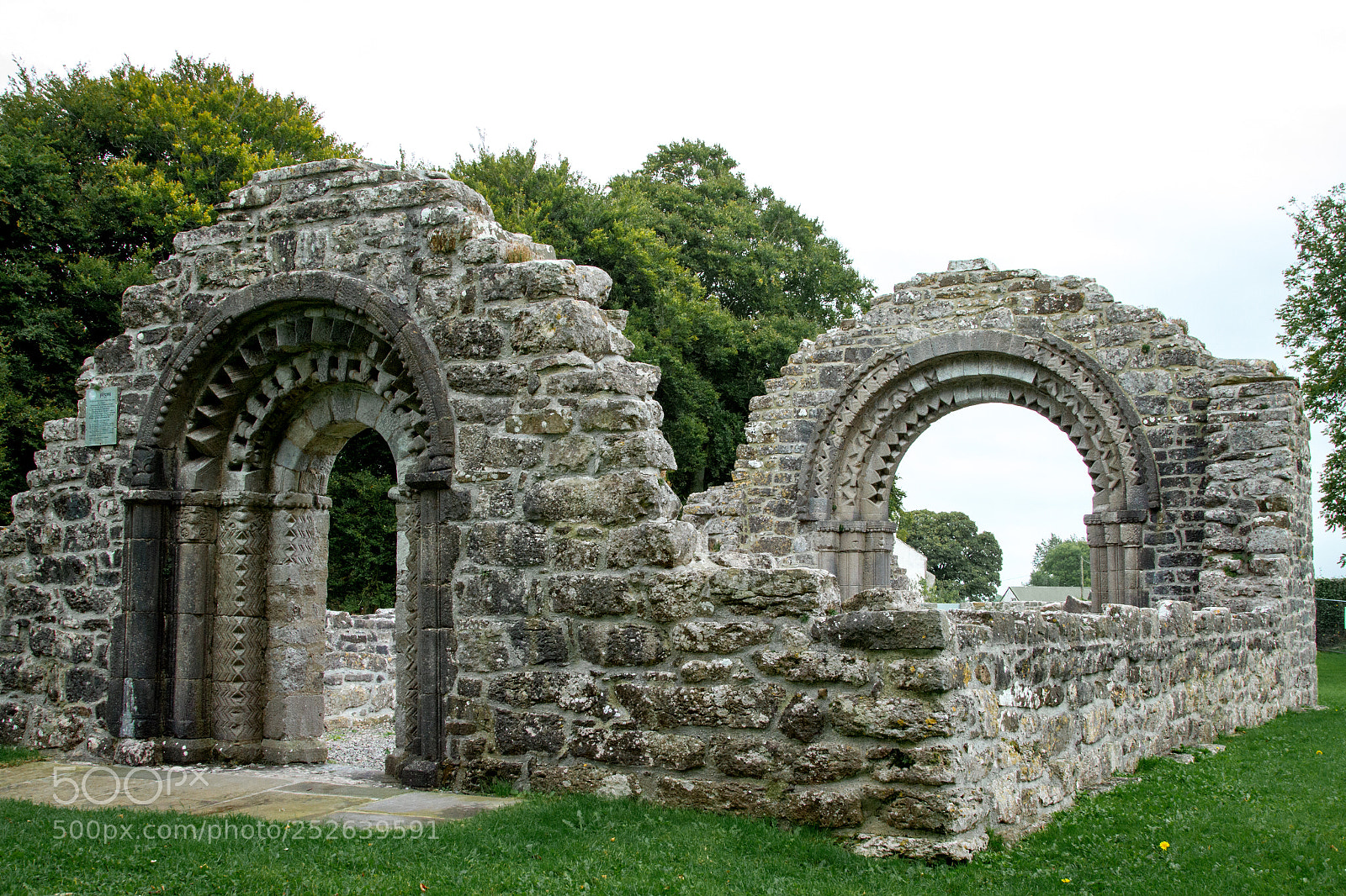 Canon EOS 7D sample photo. Clonmacnois nunnery photography