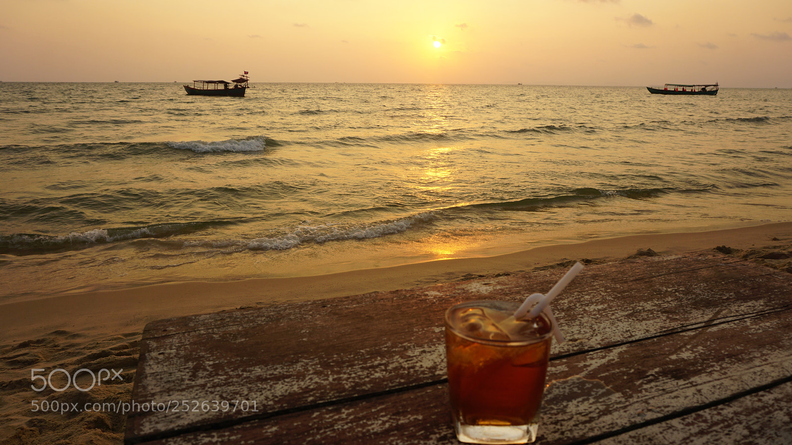Sony a6000 sample photo. Sunset cocktail photography