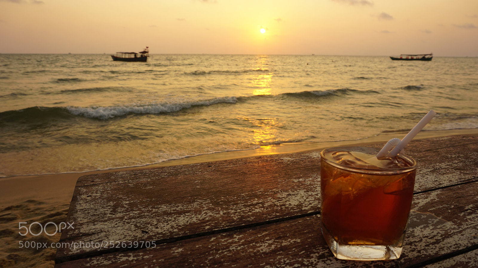 Sony a6000 sample photo. Sunset cocktail photography