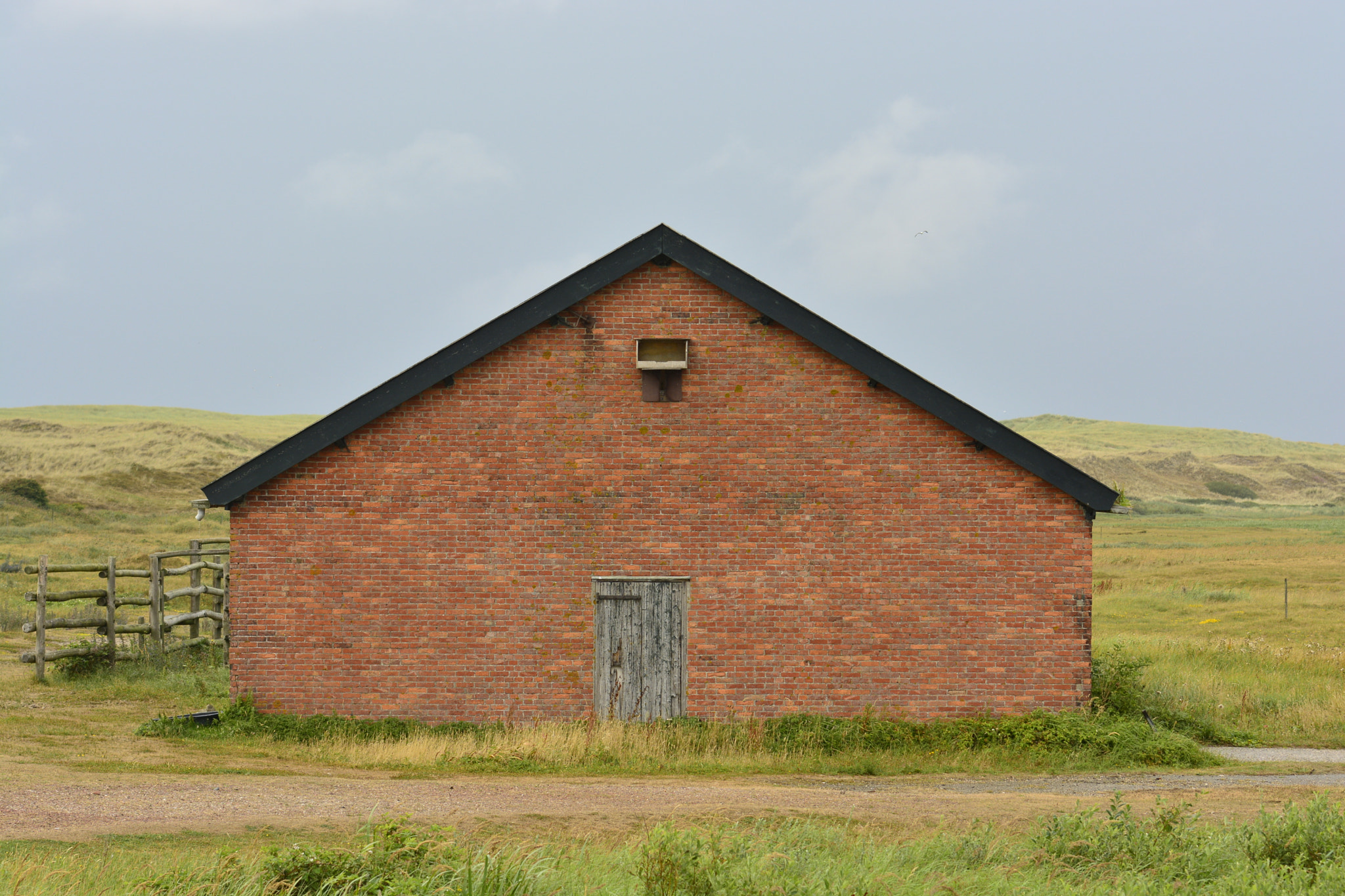 Nikon AF-S Nikkor 70-200mm F4G ED VR sample photo. Storehouse on texel photography