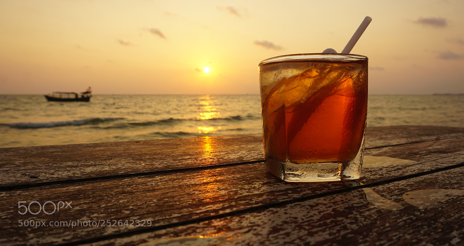 Sony a6000 sample photo. Sunset cocktail photography