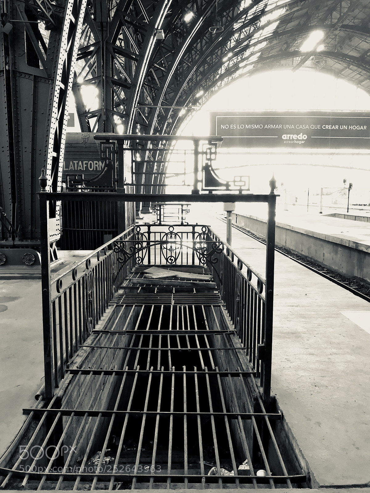 Apple iPhone 7 sample photo. Luggage photography