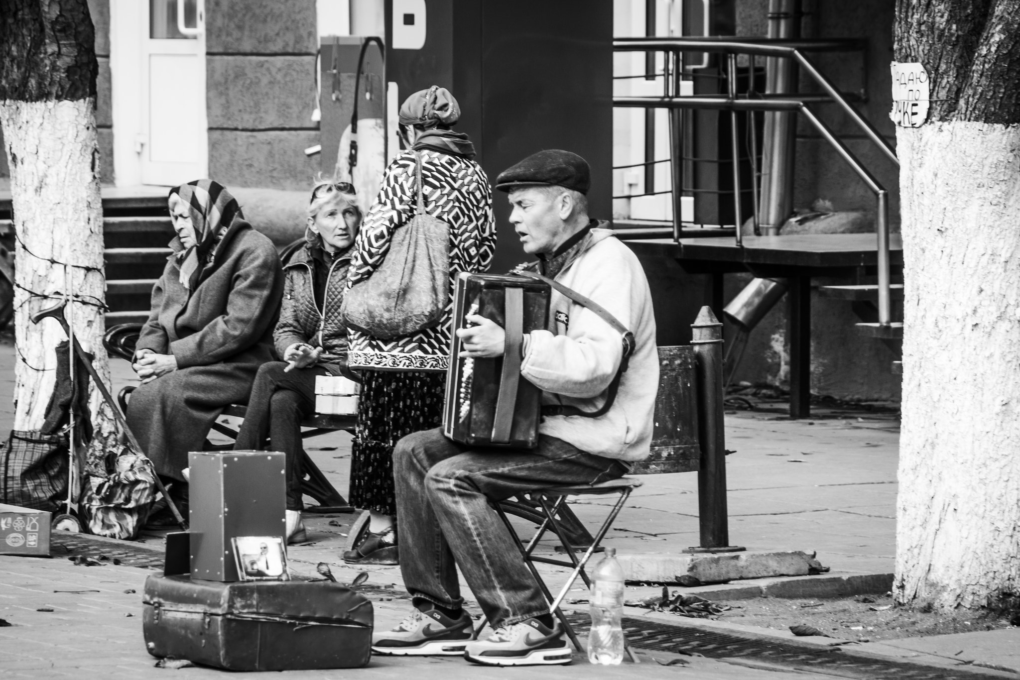 Sony SLT-A77 sample photo. Blind musician - 30 years on the street photography