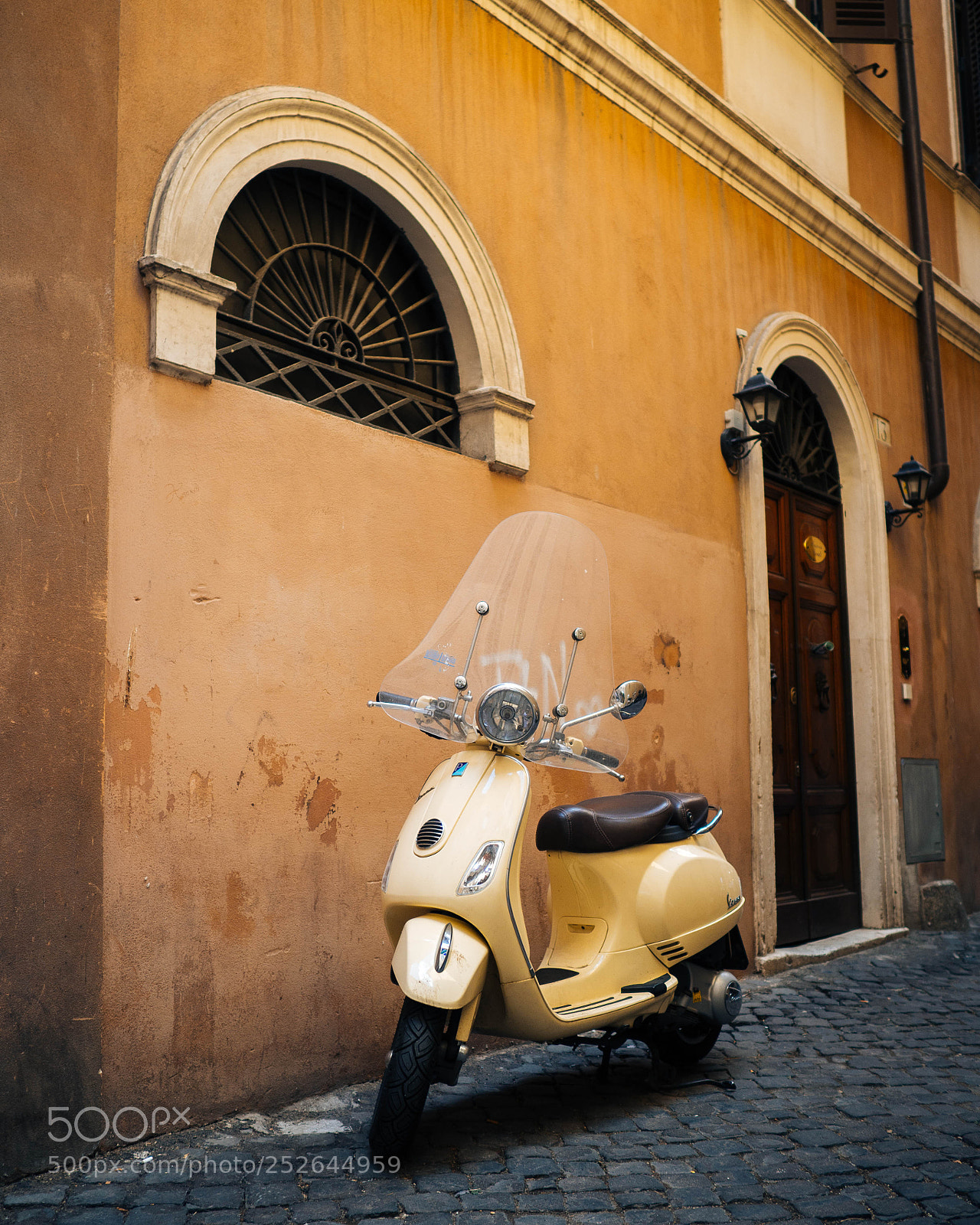 Olympus OM-D E-M10 II sample photo. Vespa in rome photography