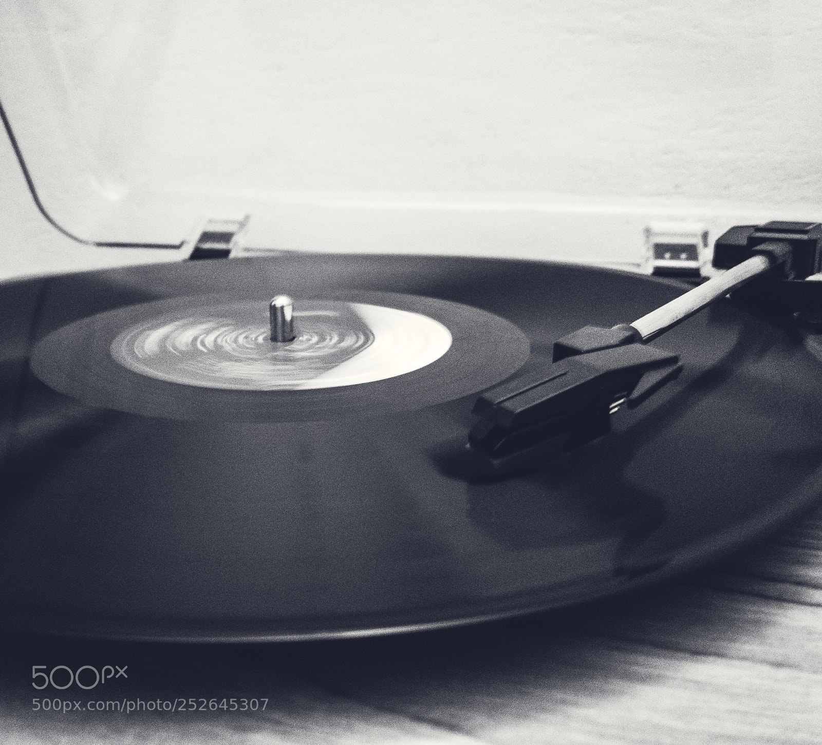 Apple iPhone 7 Plus sample photo. Just an old record photography