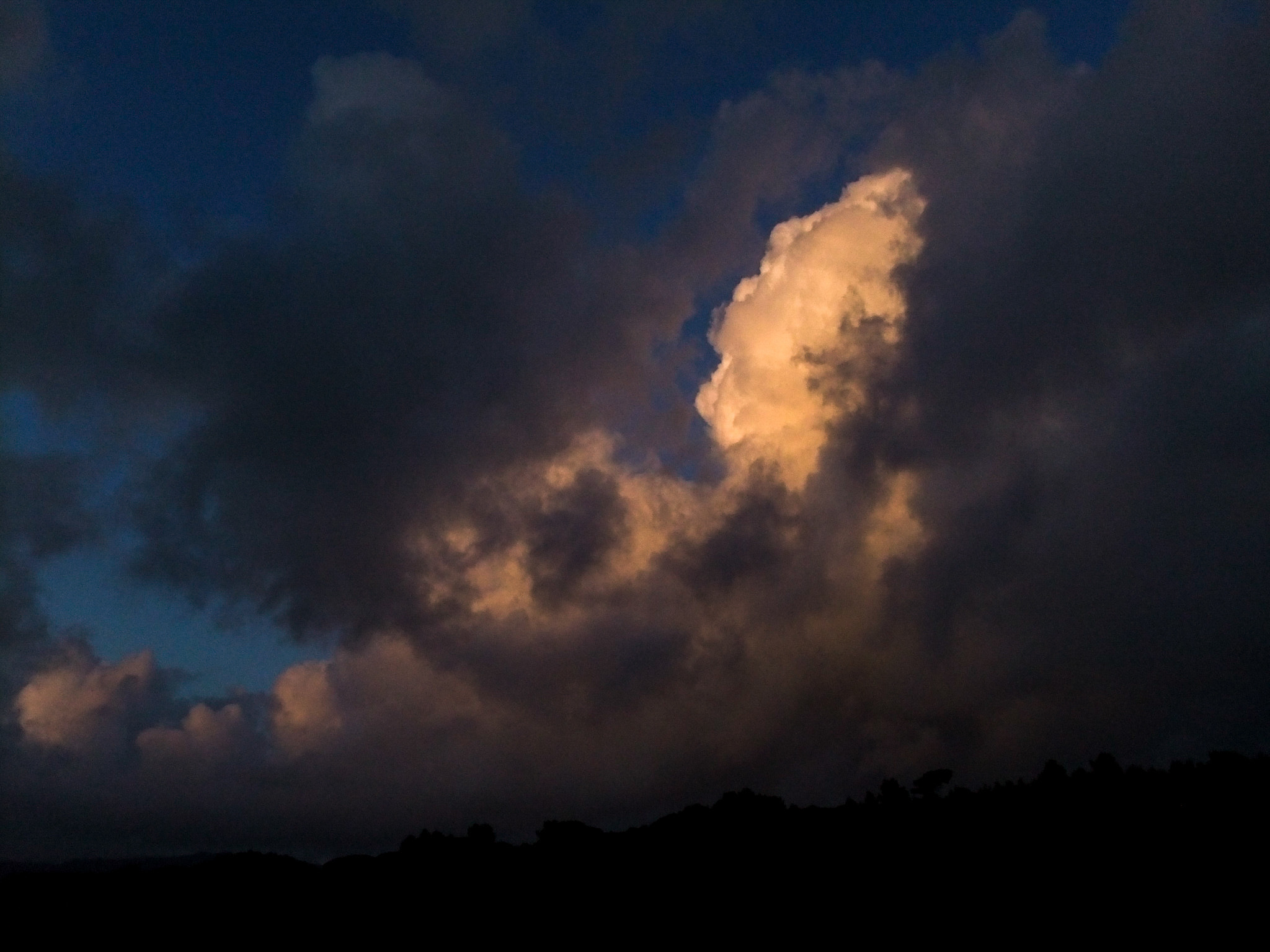 FujiFilm FinePix Z800EXR (FinePix Z808EXR) sample photo. Skys photography