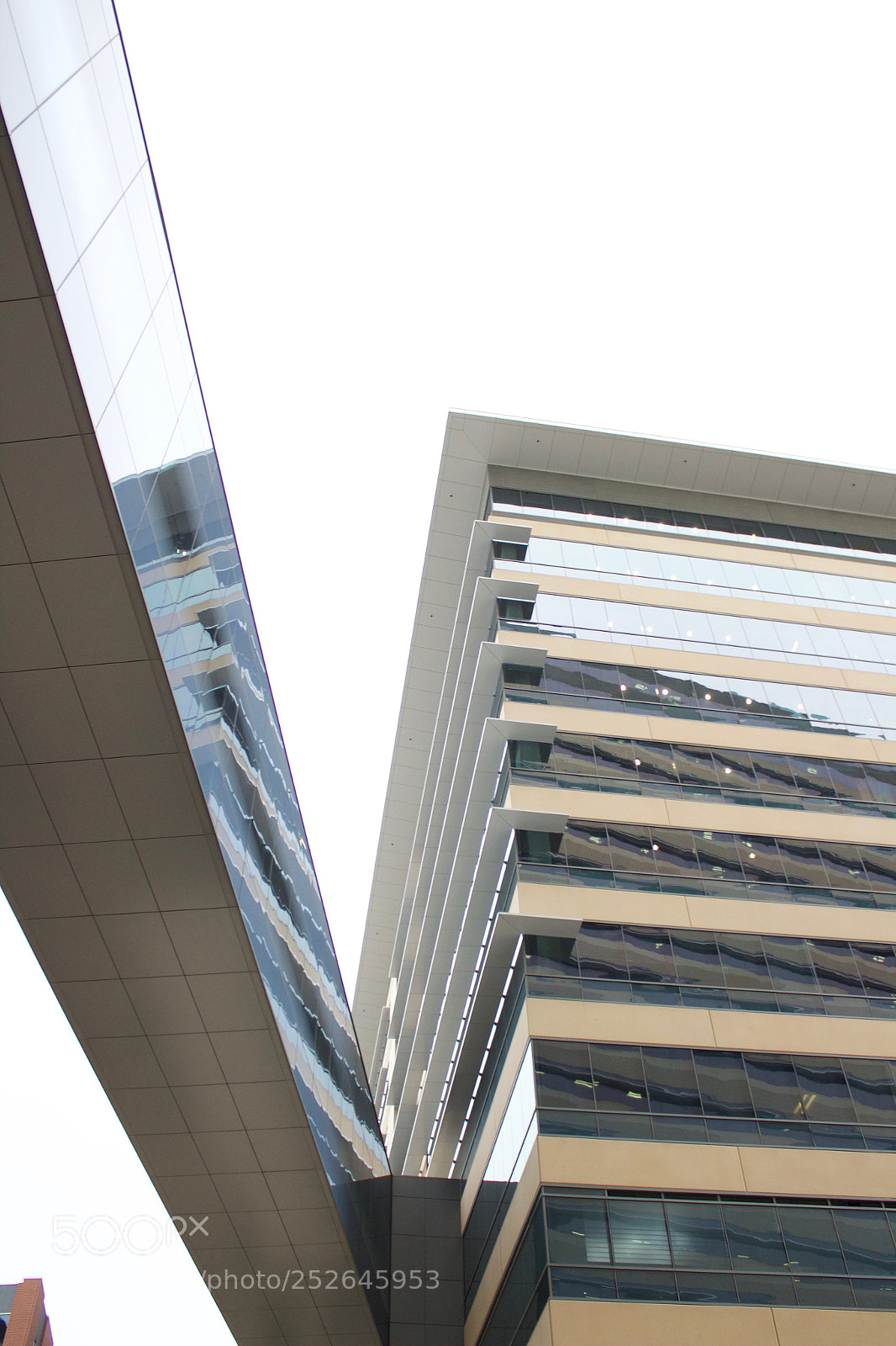 Canon EOS 1300D (EOS Rebel T6 / EOS Kiss X80) sample photo. Building with a skybridge photography