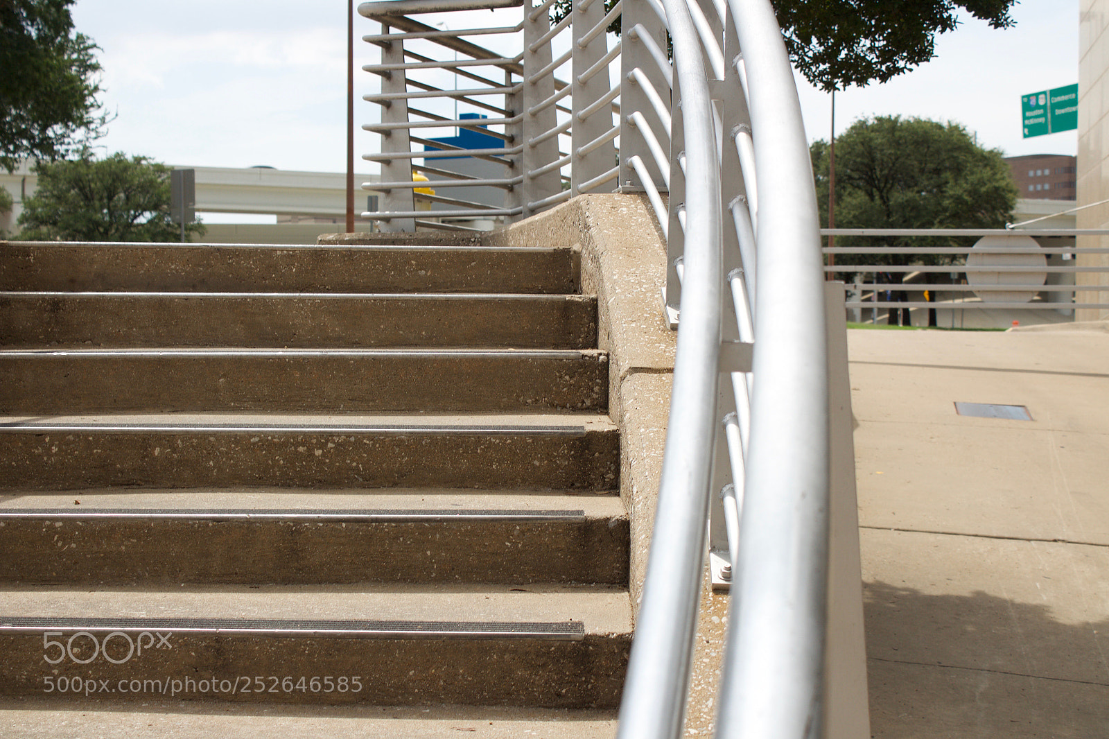 Canon EOS 1300D (EOS Rebel T6 / EOS Kiss X80) sample photo. Staircase in dallas photography