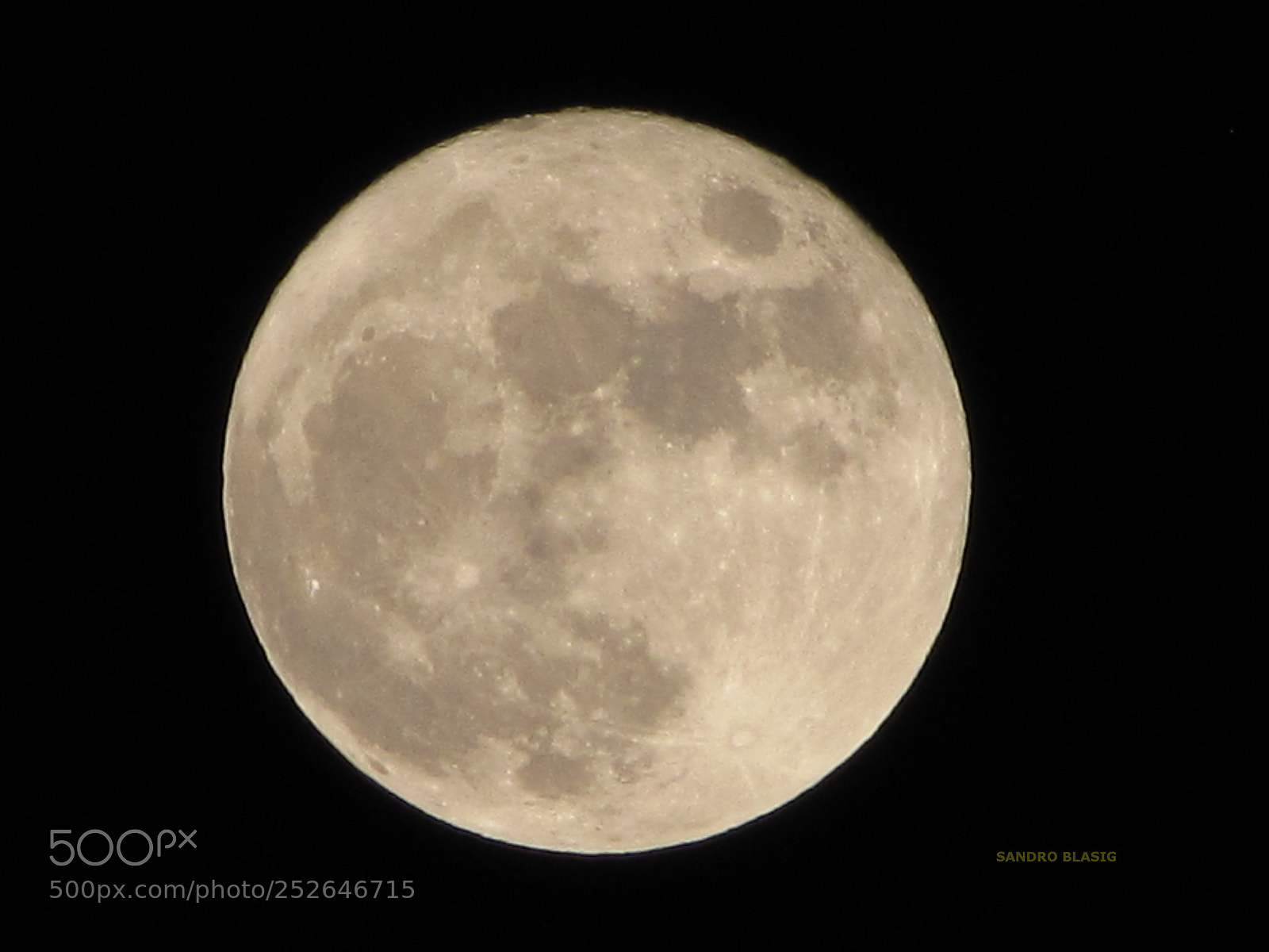 Canon PowerShot SX10 IS sample photo. The moon photography