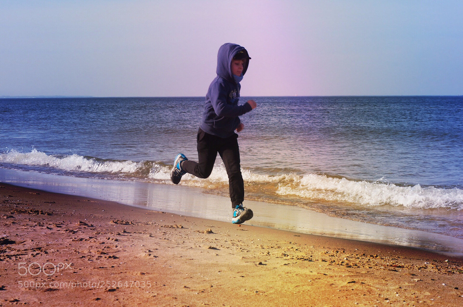 Olympus OM-D E-M10 II sample photo. Beach running photography