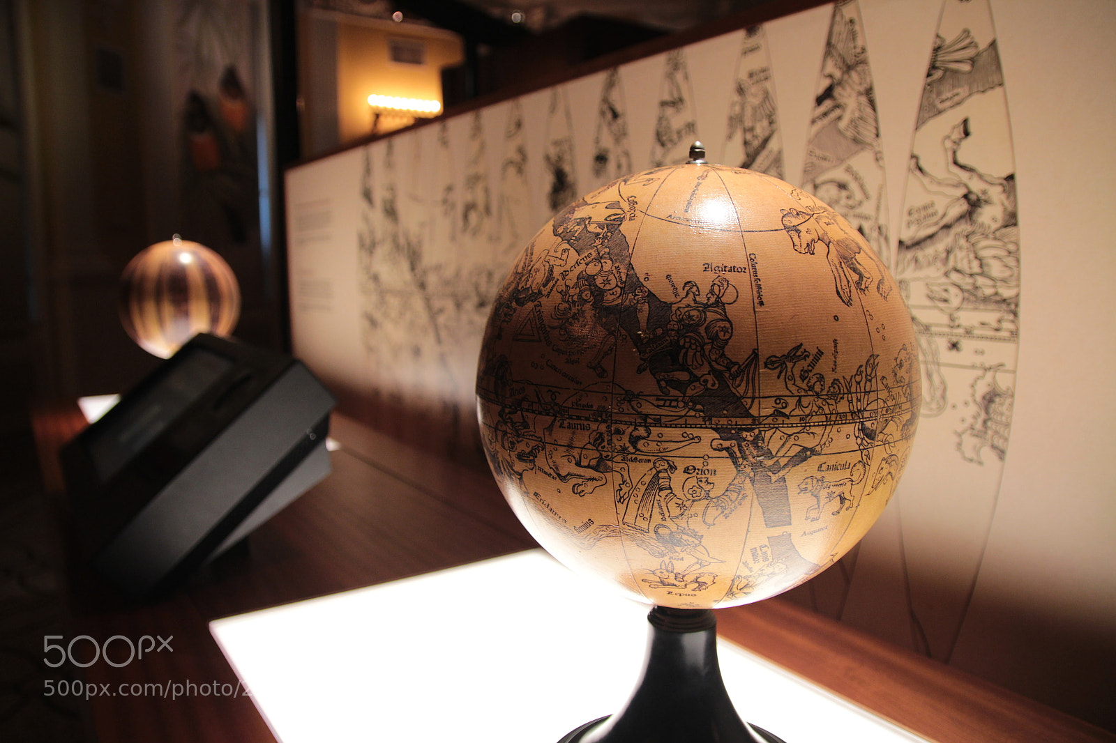 Canon EOS 700D (EOS Rebel T5i / EOS Kiss X7i) sample photo. Globes photography