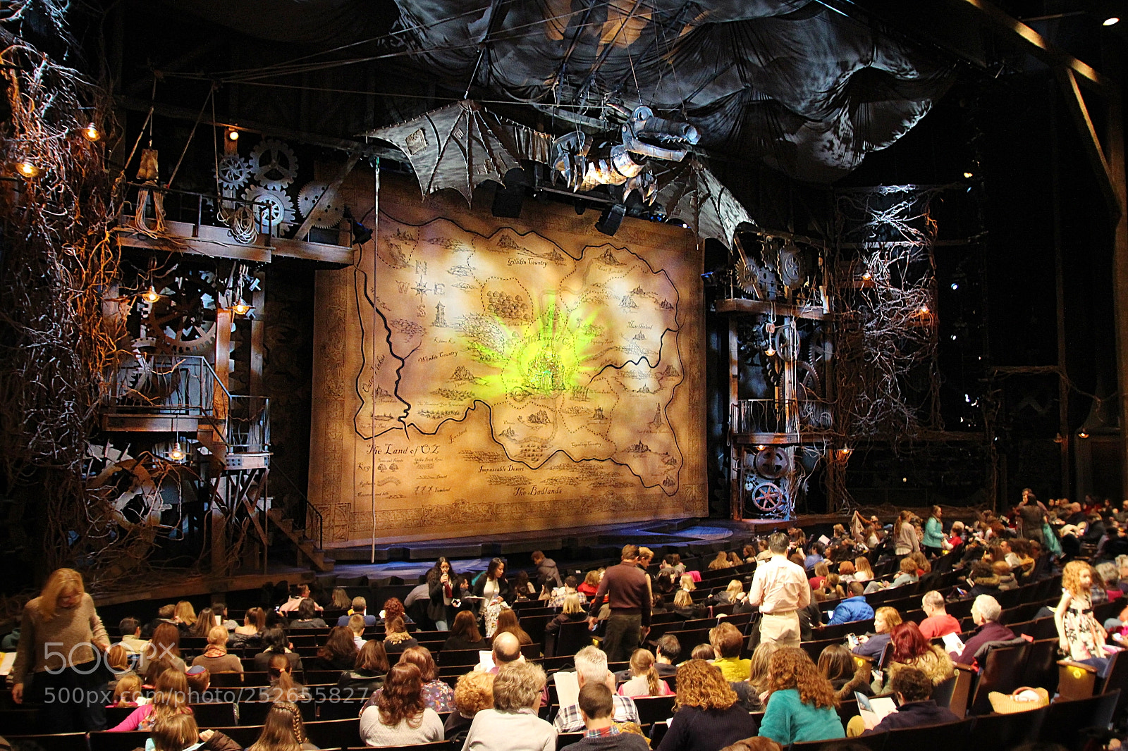 Canon EOS 700D (EOS Rebel T5i / EOS Kiss X7i) sample photo. Wicked at broadway photography