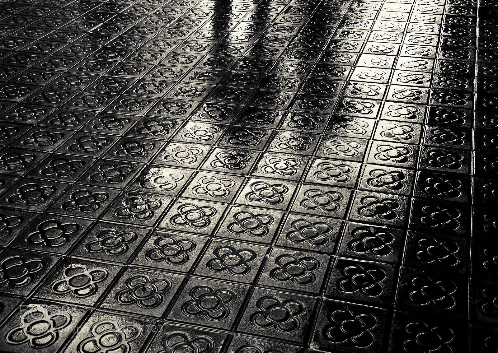 Nikon D40 sample photo. Barcelona. couple reflection. photography
