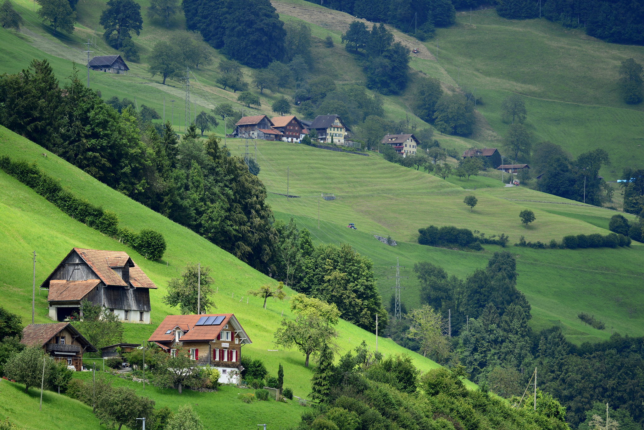 Nikon D5200 + Nikon AF-S Nikkor 70-200mm F4G ED VR sample photo. Not far from alpnachstad and mt.pilatus photography