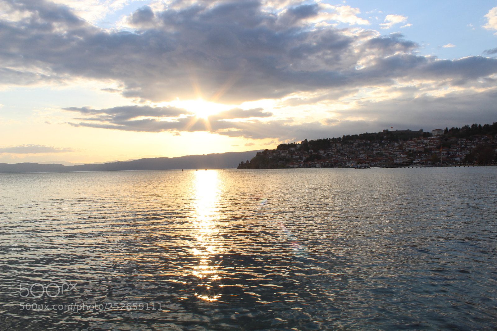 Canon EOS 1300D (EOS Rebel T6 / EOS Kiss X80) sample photo. Sunset over the lake photography