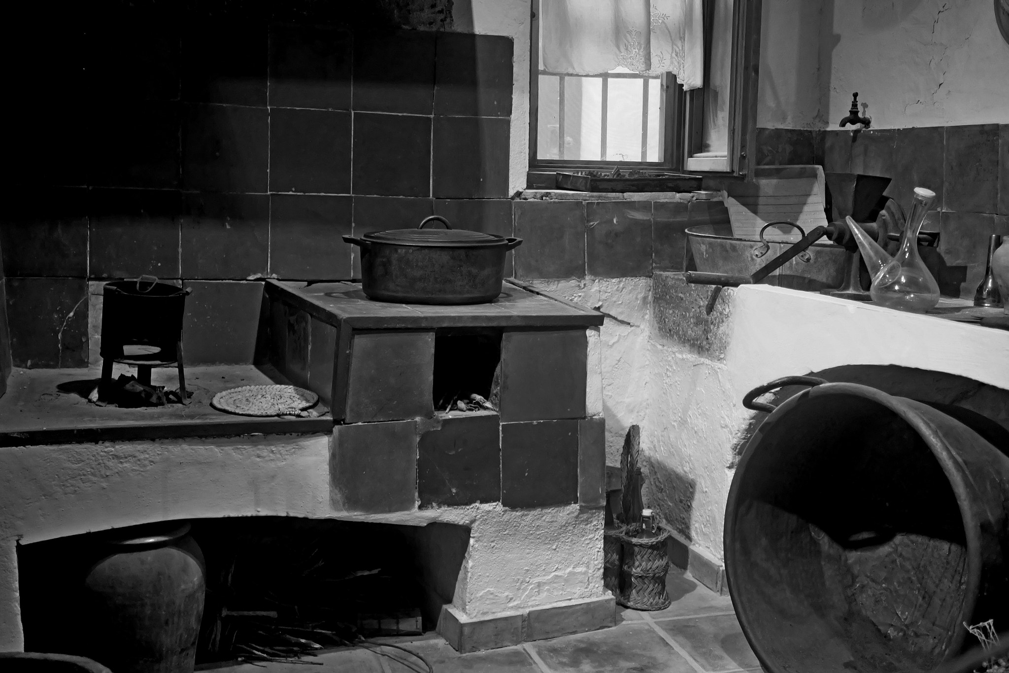 Fujifilm X-A2 sample photo. Old kitchen photography