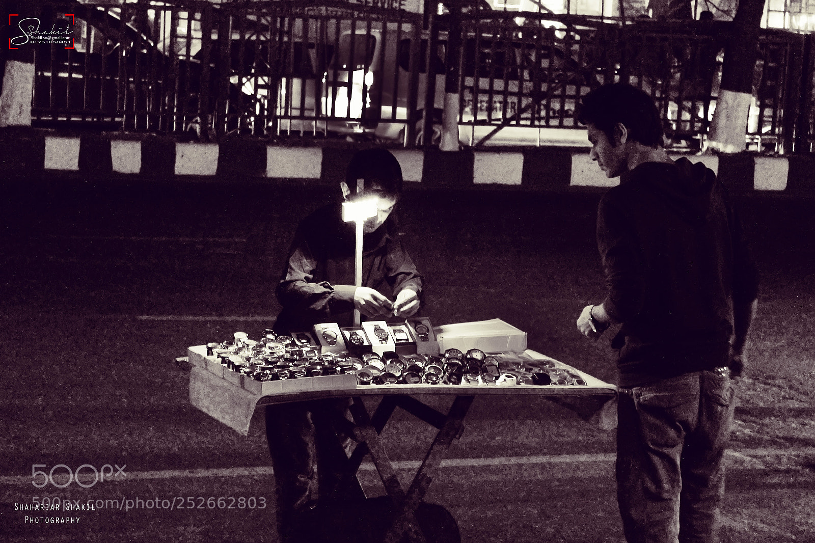 Canon EOS 600D (Rebel EOS T3i / EOS Kiss X5) sample photo. Night shopping photography